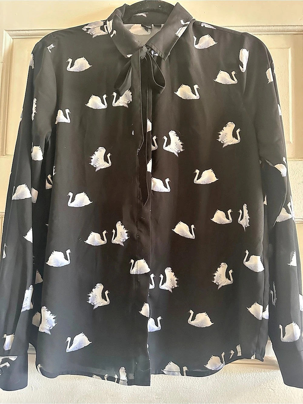 Icône Swan Print Tie Neck Blouse Black & White Size Medium Like